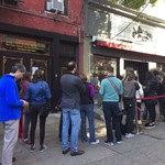 Juliana's PIZZA - 開店前に列が出来ています。