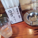 はぐるま - 店内意外にも喫煙可。ゆずシャーベットはサッパリしそうだな♪