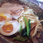 はぐるま - 麺は１０番線くらいの太麺で、ほぼｽﾄﾚｰﾄに緩やかなｳｪｰﾌﾞが入った麺