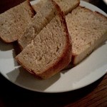 これはチャージのパンかな？ライ麦系？意外といける。