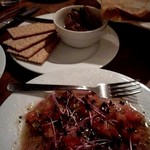 IJ - 魚介のマリネ　８５０円（手前）と白レバーのコンフィ　６５０円（奥）