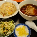 中国料理 八宝菜館 - （2018/2月）「チャーハン」と「半ラーメン」