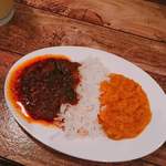 スパイスカレー モクロミ - 〆カレー(麻辣牛筋カレー&豆カレー)