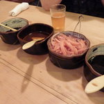 すし富 - 醤油、がり、わさび醤油