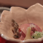 美山荘 - 鯉造り、王蓮の花、皮揚げ