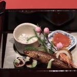 美山荘 - 八寸 フキノトウ白和え 地鶏卵黄味噌漬け のし梅、ユリ根 川海老 天魚 甘草 うるいの海苔巻き 栃餅蒟蒻