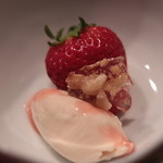 美山荘 - 酒粕のアイス、くるみ飴、苺