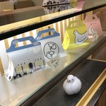 豊島屋 本店 - 本店限定パッケージの鳩サブレー5枚入¥1296