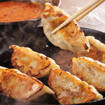 長田タンク筋 - 名物味噌ダレ神戸餃子