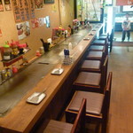 長田タンク筋 - 決して広くありません。4人席アリ。計20席