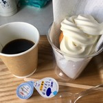 道の駅いちかわ - コーヒー・300円、ソフトクロワッサン・400円