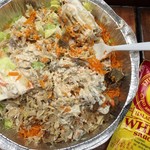The Halal Guys - ぐちゃぐちゃにかき混ぜた後のCombo platter。こうやってから頂きます。