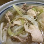 うどん処　さぬきや - 見た目は肉うどんみたいだけど甘ったるくない
      そして鴨肉だけど脂ギッシュじゃなく食べやすい