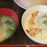 シーズカフェ - しらすご飯と、ニラの味噌汁