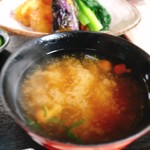 キッチン食堂　城山 - なめこのみそ汁は刻んだ大葉入り