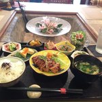 Kafe Ando Gyarari Kamon - 家門ランチセットメニュー・オリジナルヒレカツ・ドリンクつきにして1500円。通常1300円