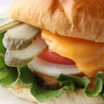 Monstar's tabLe - 北千住でこだわり自家製ハンバーガー鉄板焼きに次ぐ人気商品！