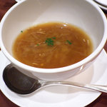 Restaurant Le premier - オニオンローストと黒こしょうのスープ：５８０円