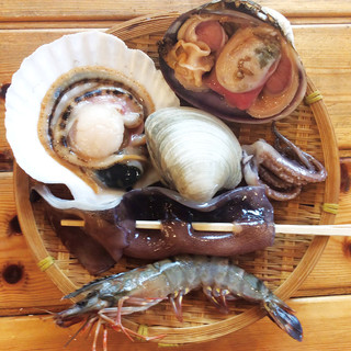 Famous Hamayaki ◆ Live feeling of grilling fresh seafood on a tabletop stove ☆