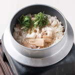 Young chicken, bamboo shoots, and lotus Kamameshi (rice cooked in a pot)