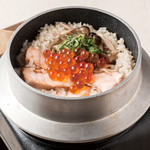 Salmon and Kamameshi (rice cooked in a pot) roe kamameshi