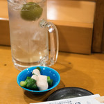 光寿司 - 2018.4 自家製梅酒ハイ（390円）、アスパラガス タラコマヨネーズ（お通し）