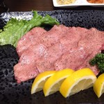 炭火焼肉 寿月 - 厚切り上たん塩