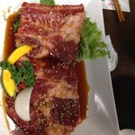 炭火焼肉 寿月 - ジャンボ骨付きカルビ（小）