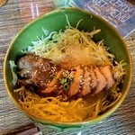 五香粉ローストポーク丼、大盛り
