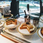 マノワール・ディノ - 