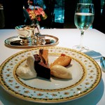 マノワール・ディノ - 