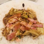 Indo Shiki Chao Kari - ベーコンエッグ野菜3辛、チーズトッピング
                        