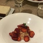 クラッティーニ - 冷製苺と旨トマトのカッペリーニ