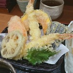 千舟屋 - 綺麗に盛り付けられた天麩羅