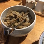 天ぷらめし 金子半之助  - 備え付けのきんぴらごぼう