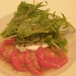 サグラ - 前菜２　水菜とトマトのサラダ　隠し味？にうなる