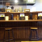 らーめん　HOME - カウンターの間隔が広くて圧迫感がない