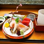 お造り盛り合わせ ＆ 冷酒（立山）