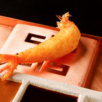 Roku Hara - 串の素材は厳選して毎朝築地より仕入れております。四季折々の旬を大事に、肉、魚介、野菜を程良く混ぜながらのメニュー作りをしておりますのでお客様の食欲を飽きさせる事はありません。