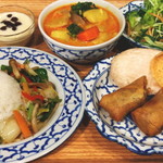 Baan Rim Naam - 納涼床ベジタリアンランチ！