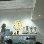 MAISON GIVRÉE - 内観②受賞したトロフィー