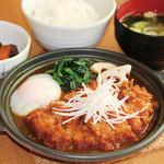 旬菜うちごはん 菜々家 - 鶏の味噌かつ煮定食