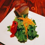 トラットリア ダイ パエサーニ - サラダとフォカッチャ