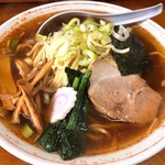 喜八 - しょうゆラーメン(650円)＋中辛(無料)＋中盛(50円)