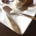 富士屋ホテル ラウンジ - カトラリーにも富士屋ホテルのロゴ