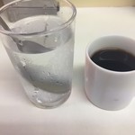 ライスカレー まんてん - まずはアイスコーヒーが出てきます