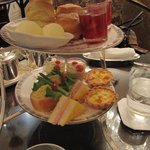 ザ ロビーラウンジ - クラシックティーセット　　2011.6.26　　スビバセン。　一番上のケーキのお皿が写ってません。