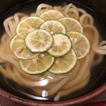 二◯加屋長介 - 冷たいうどん　すだちかけ