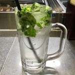 博多串焼き バッテンよかとぉ - 「生パクチー酎ハイ」のサイドビュー。