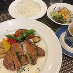 バー＆キッチン 澤田 - ♪Ａセット（本日は、チキンハーブグリルレモンクリームソース）¥900